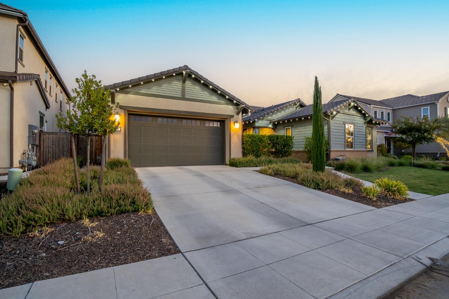 572 Pinnacle Dr W, Madera, CA 93636