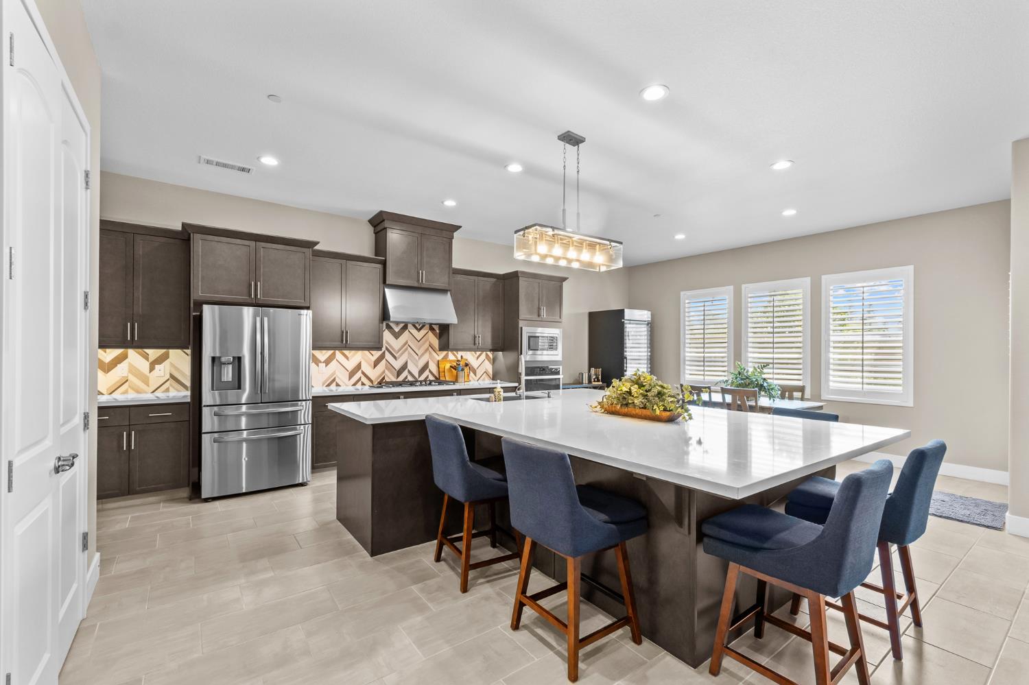 572 Pinnacle Dr W, Madera, CA 93636