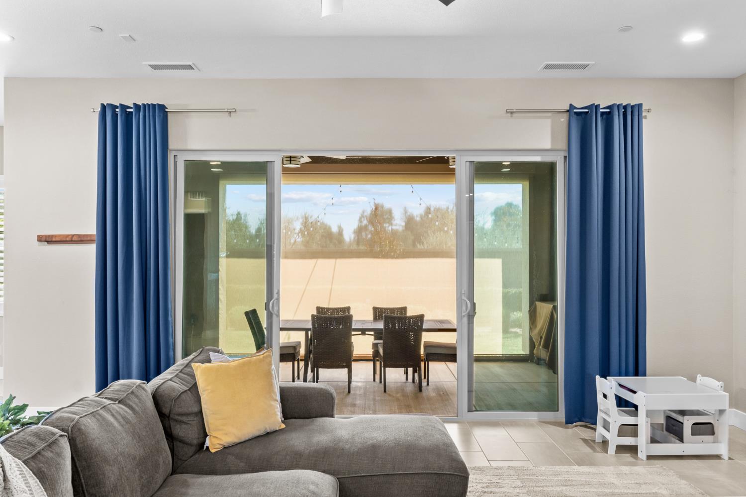 572 Pinnacle Dr W, Madera, CA 93636