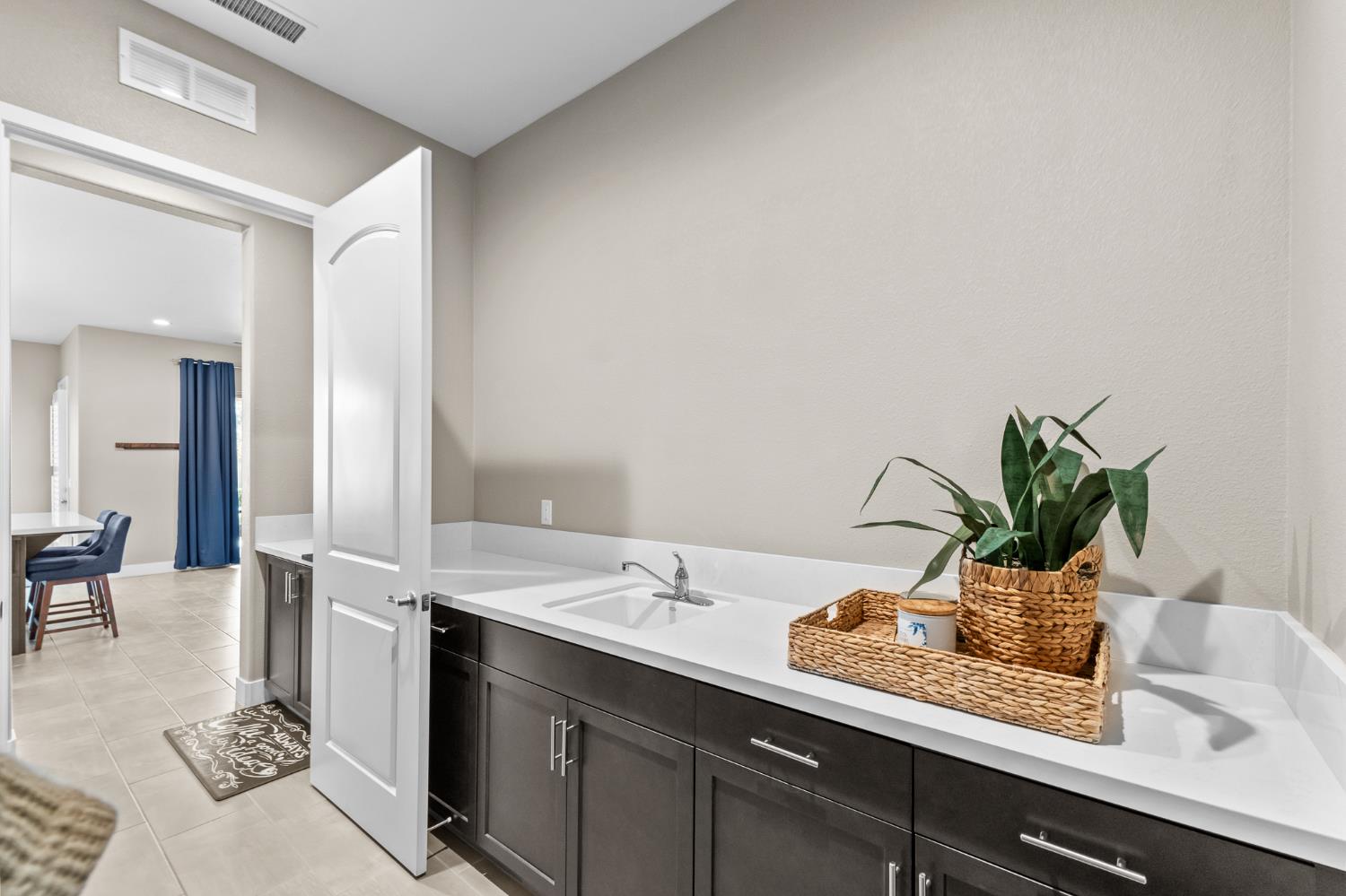 572 Pinnacle Dr W, Madera, CA 93636