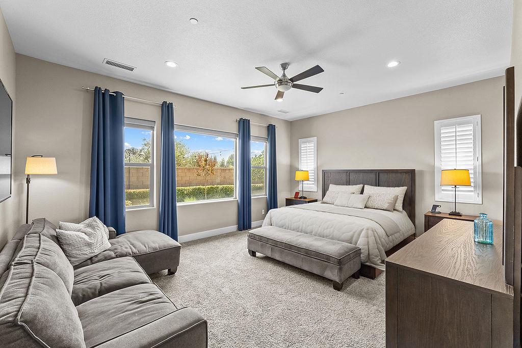 572 Pinnacle Dr W, Madera, CA 93636