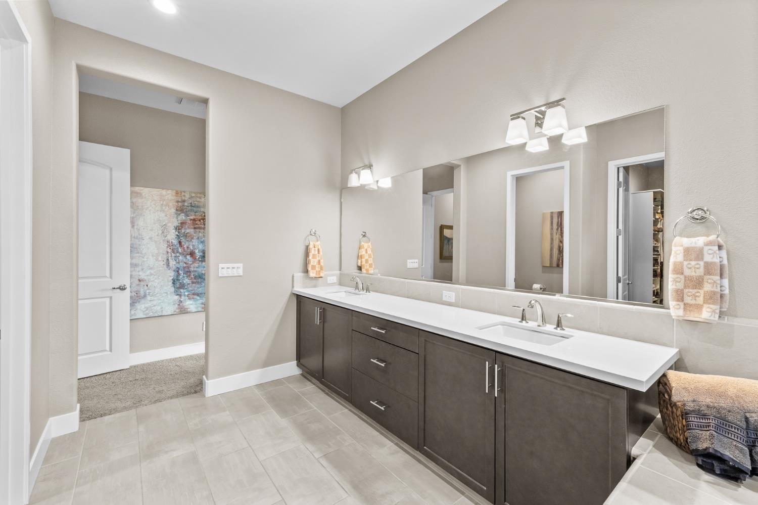 572 Pinnacle Dr W, Madera, CA 93636