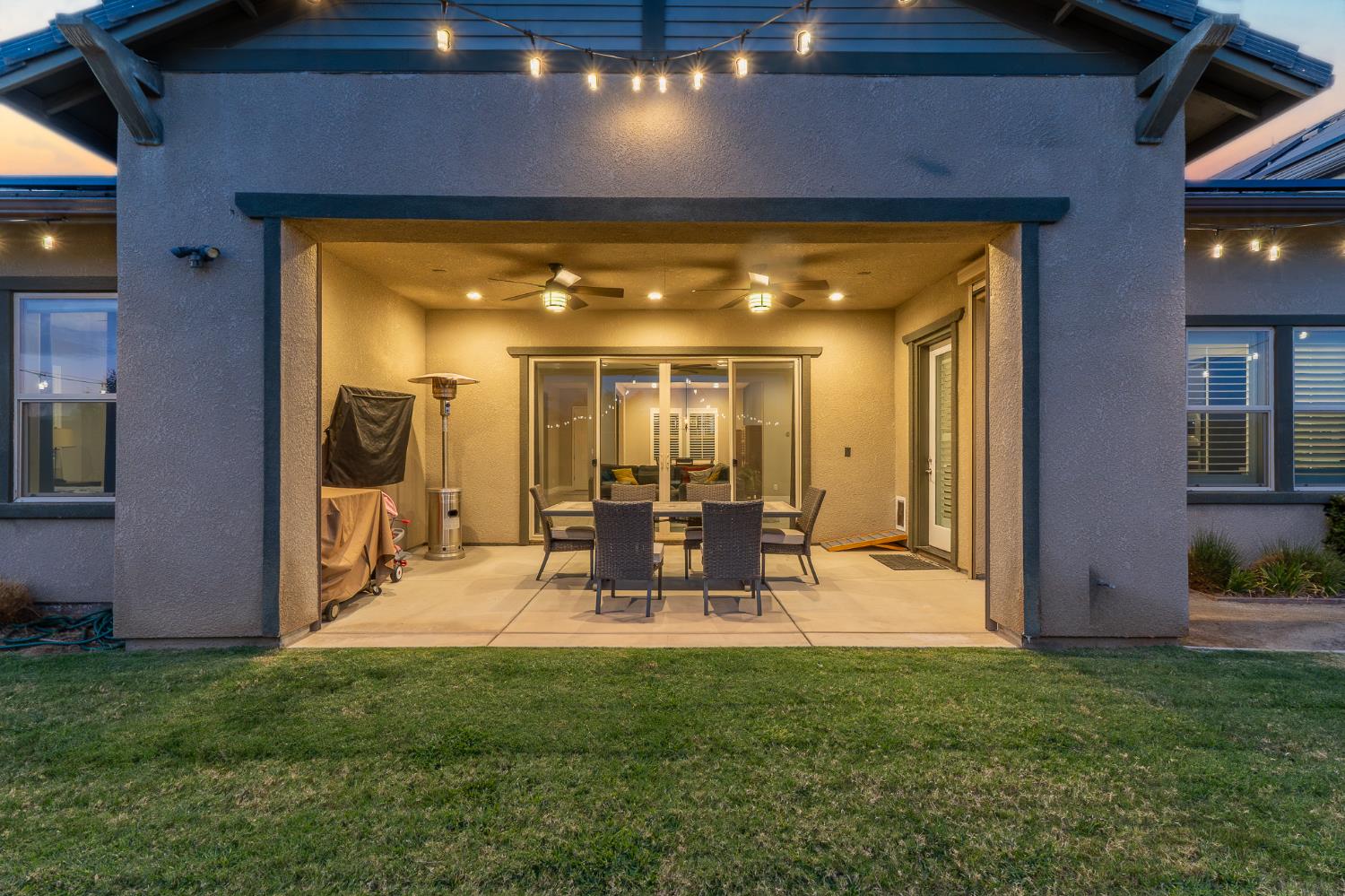 572 Pinnacle Dr W, Madera, CA 93636