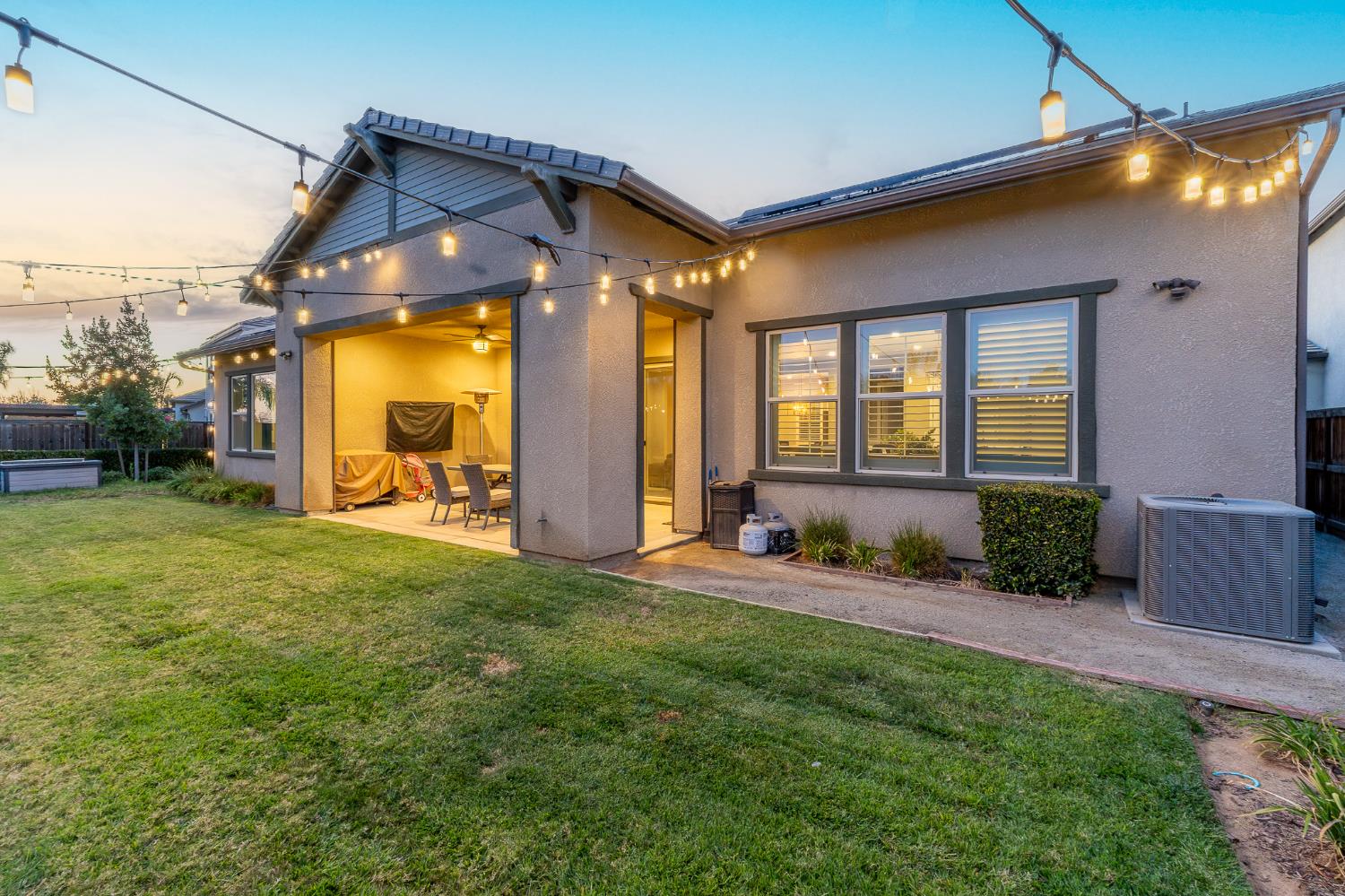 572 Pinnacle Dr W, Madera, CA 93636