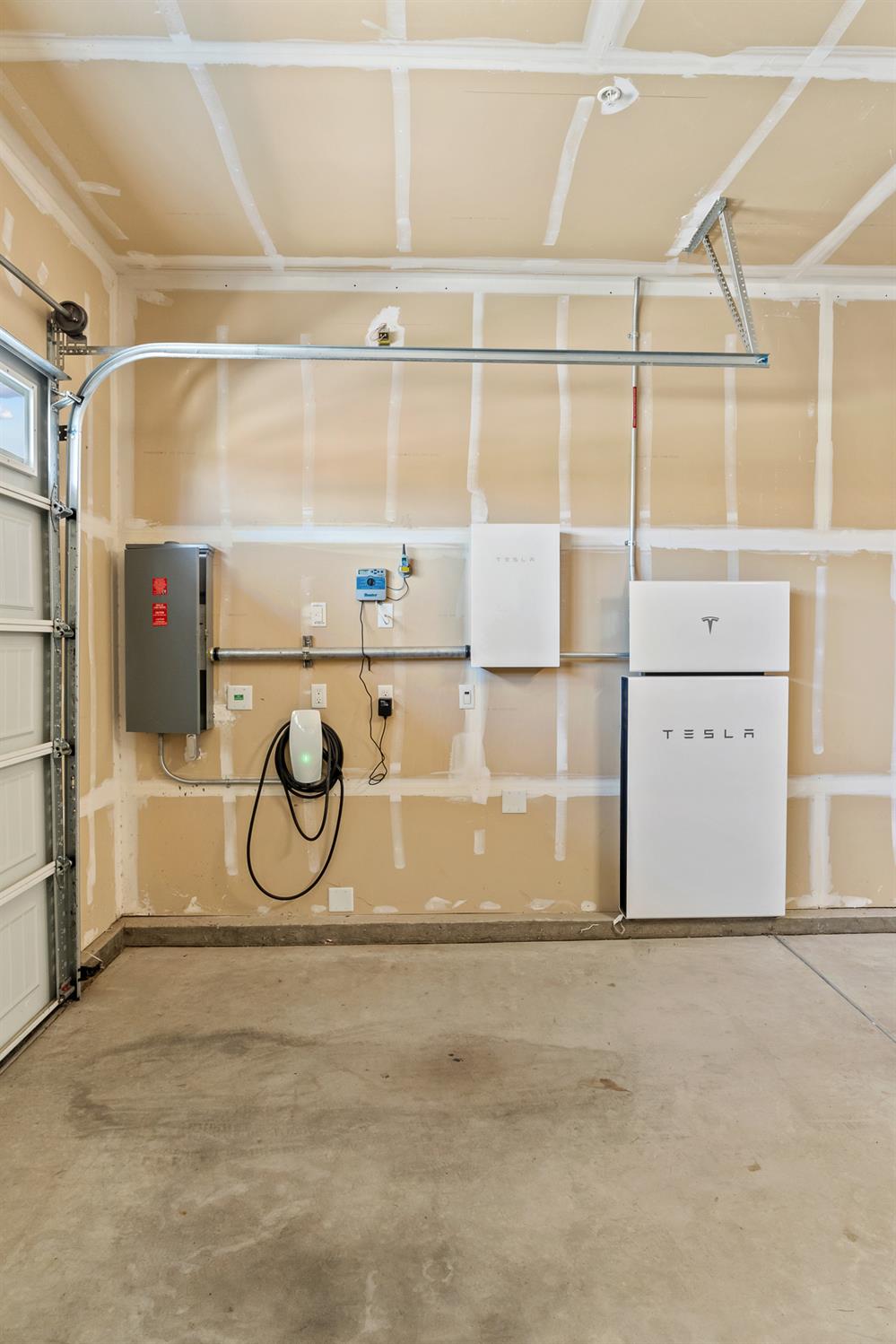 572 Pinnacle Dr W, Madera, CA 93636