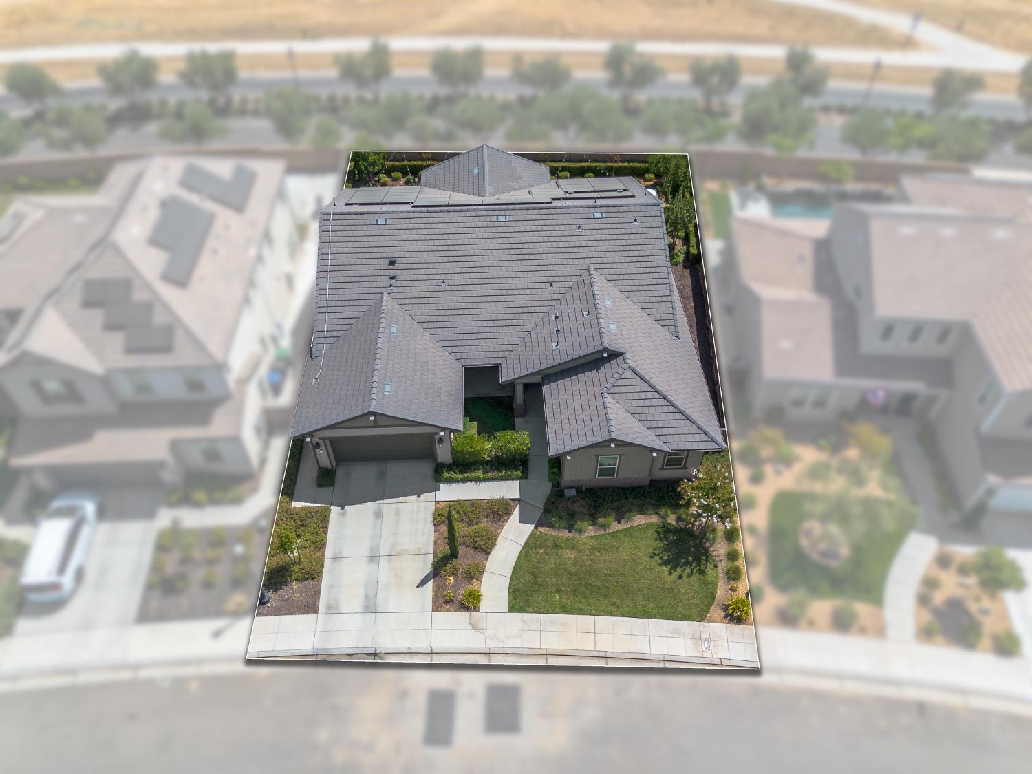 572 Pinnacle Dr W, Madera, CA 93636