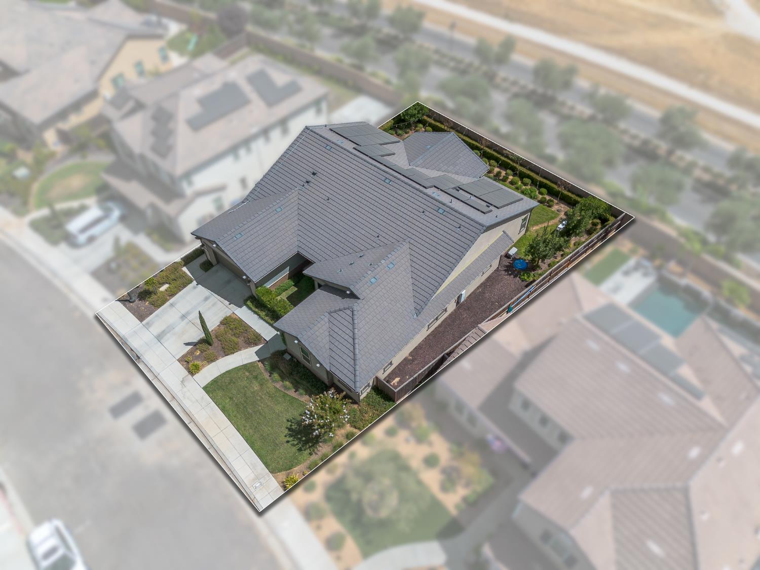 572 Pinnacle Dr W, Madera, CA 93636