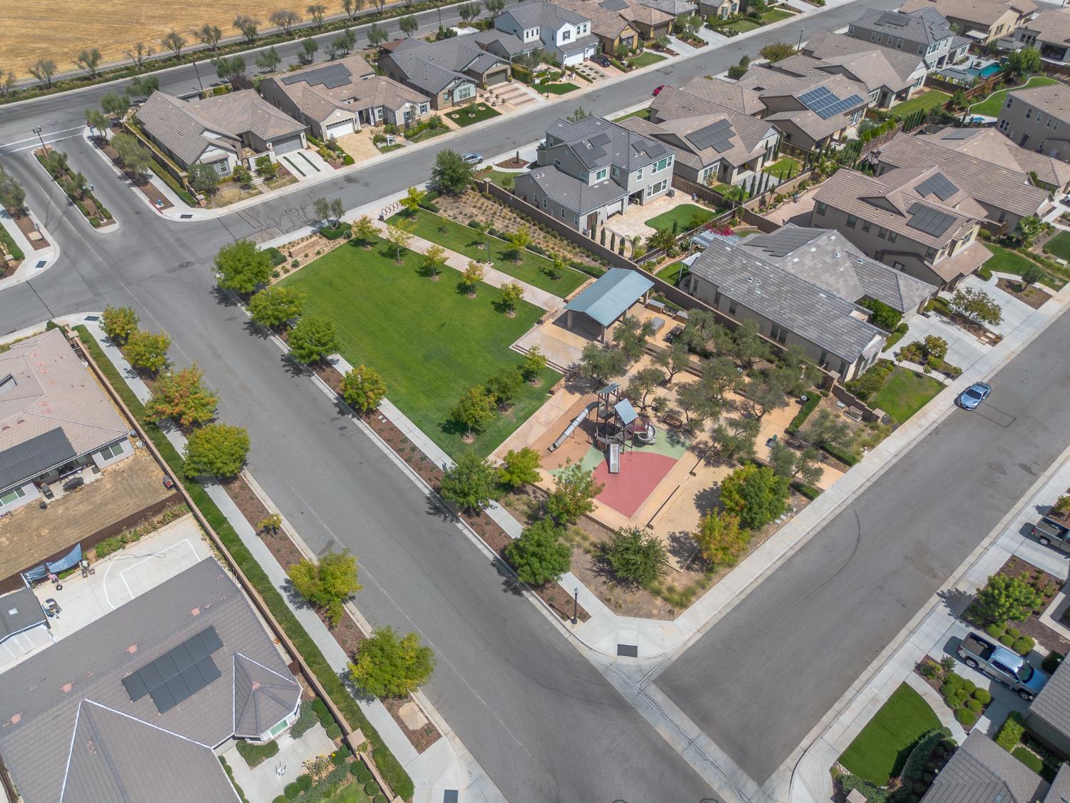 572 Pinnacle Dr W, Madera, CA 93636