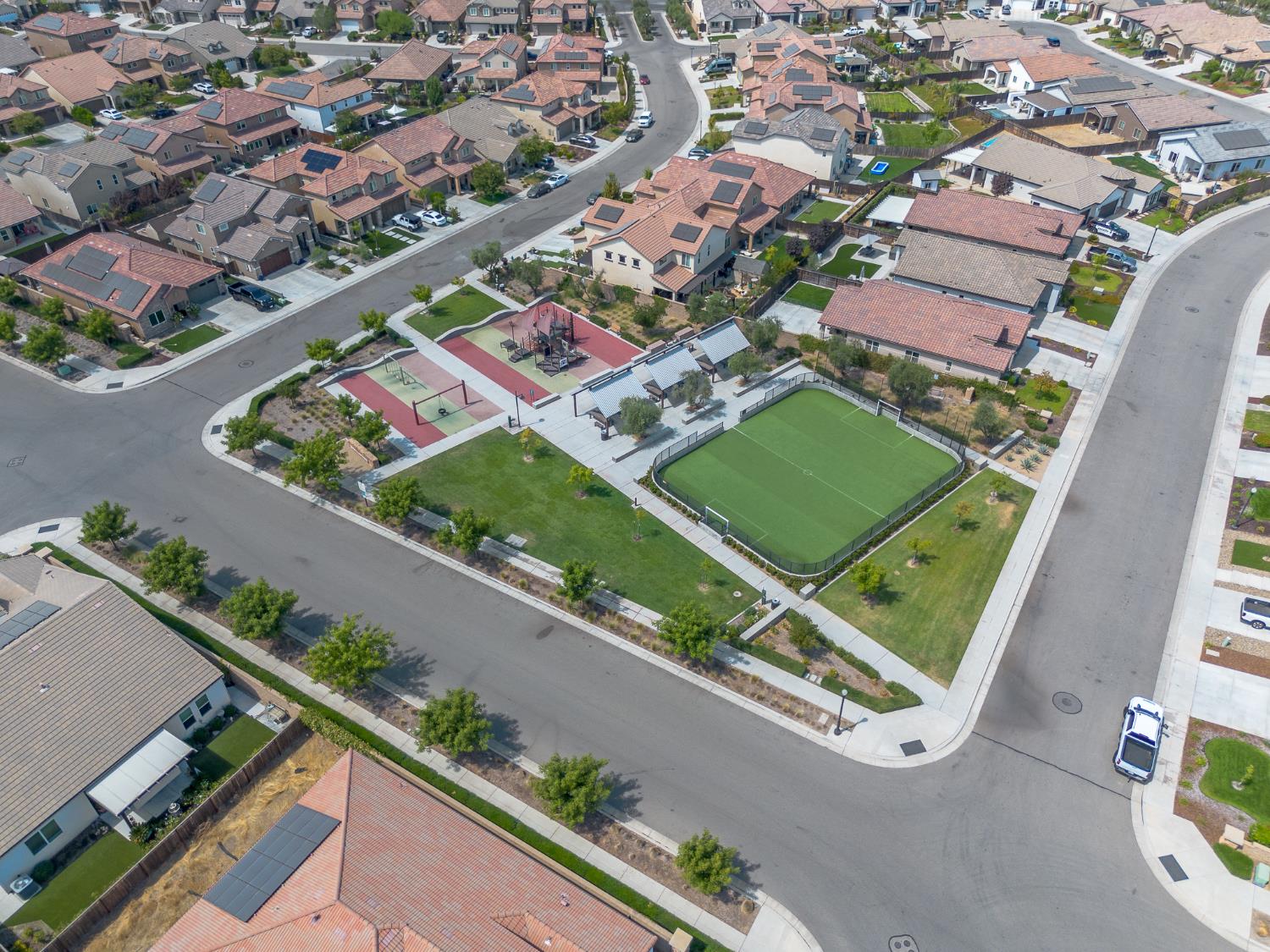 572 Pinnacle Dr W, Madera, CA 93636