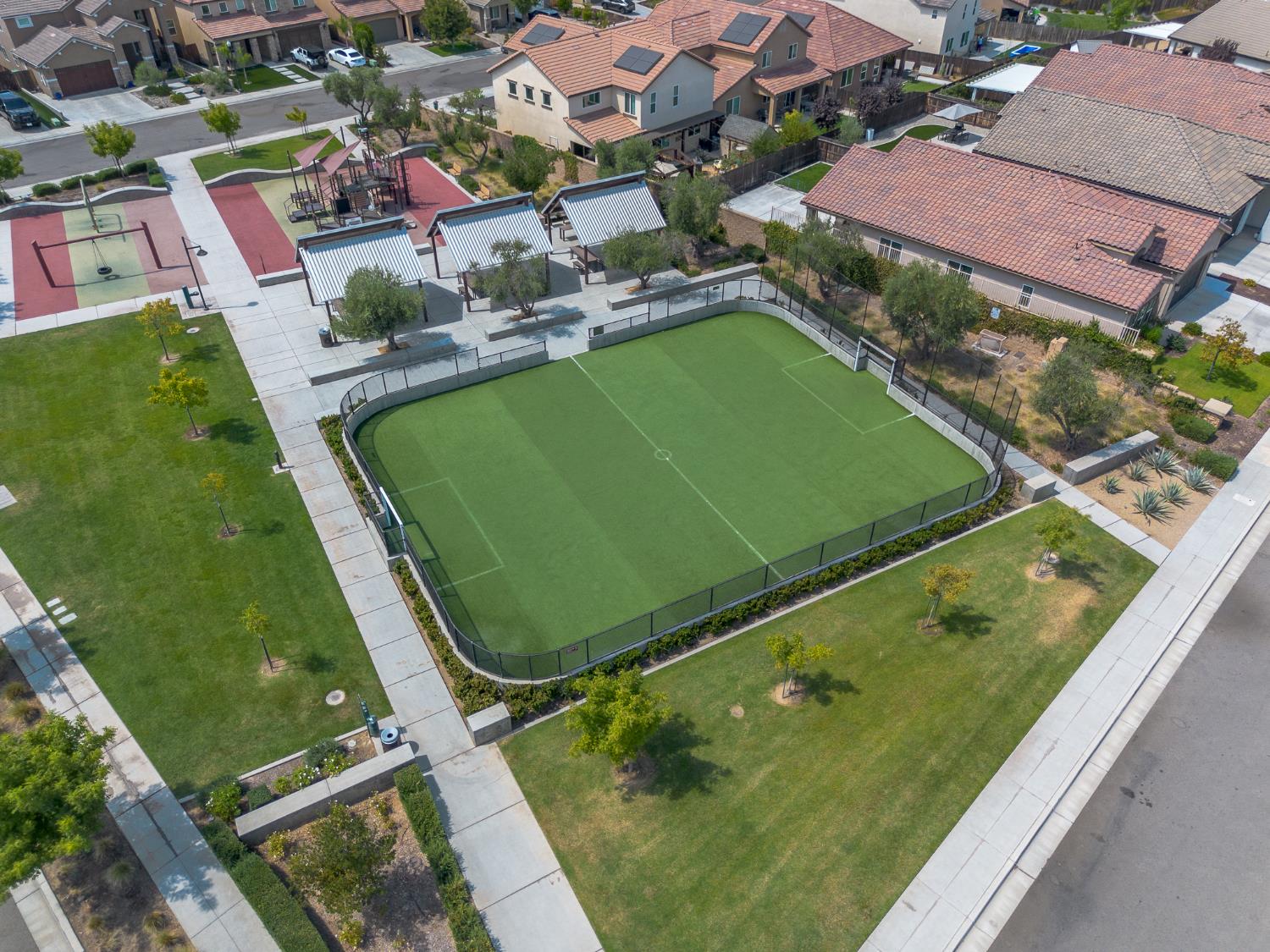 572 Pinnacle Dr W, Madera, CA 93636