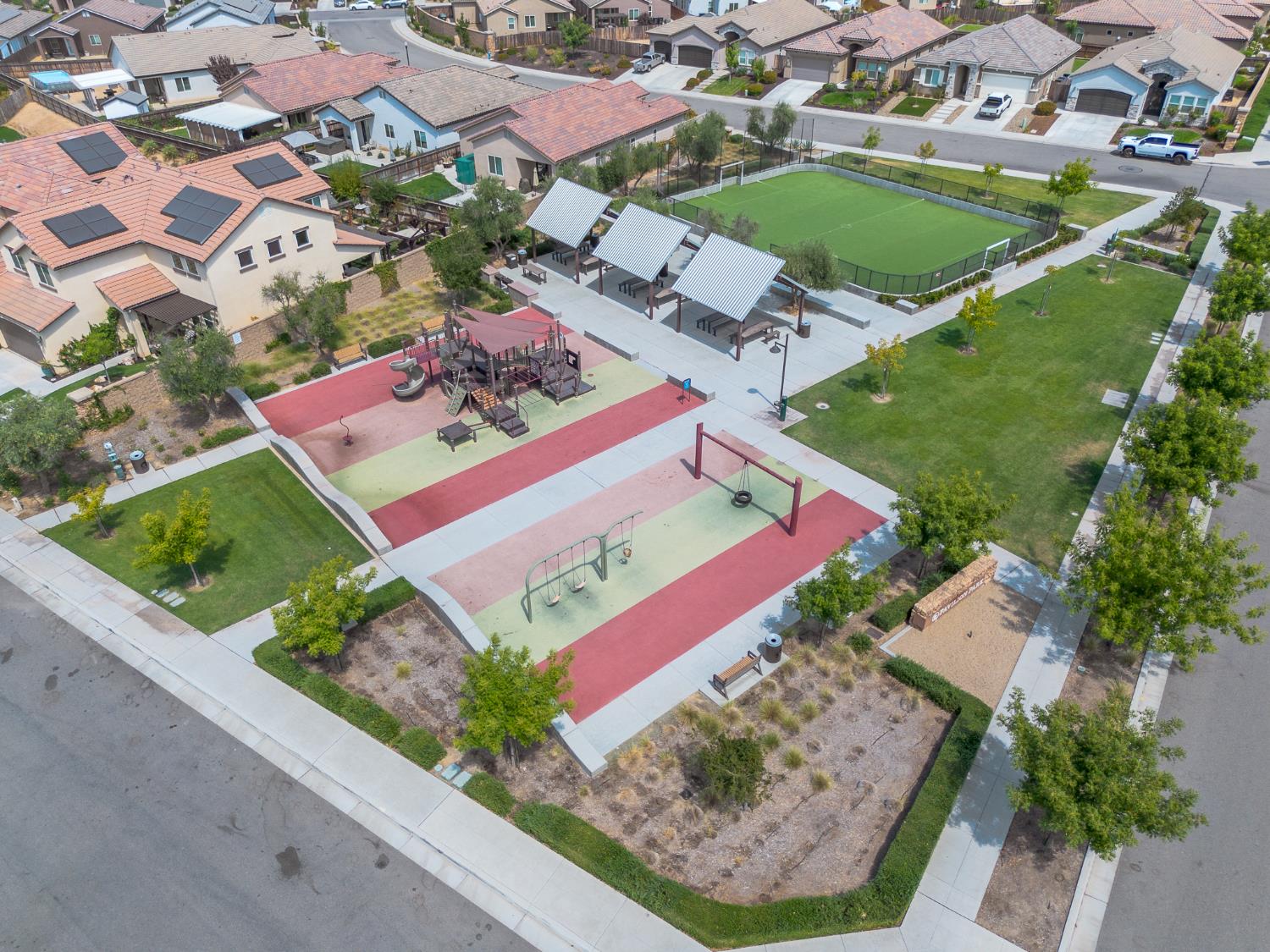 572 Pinnacle Dr W, Madera, CA 93636