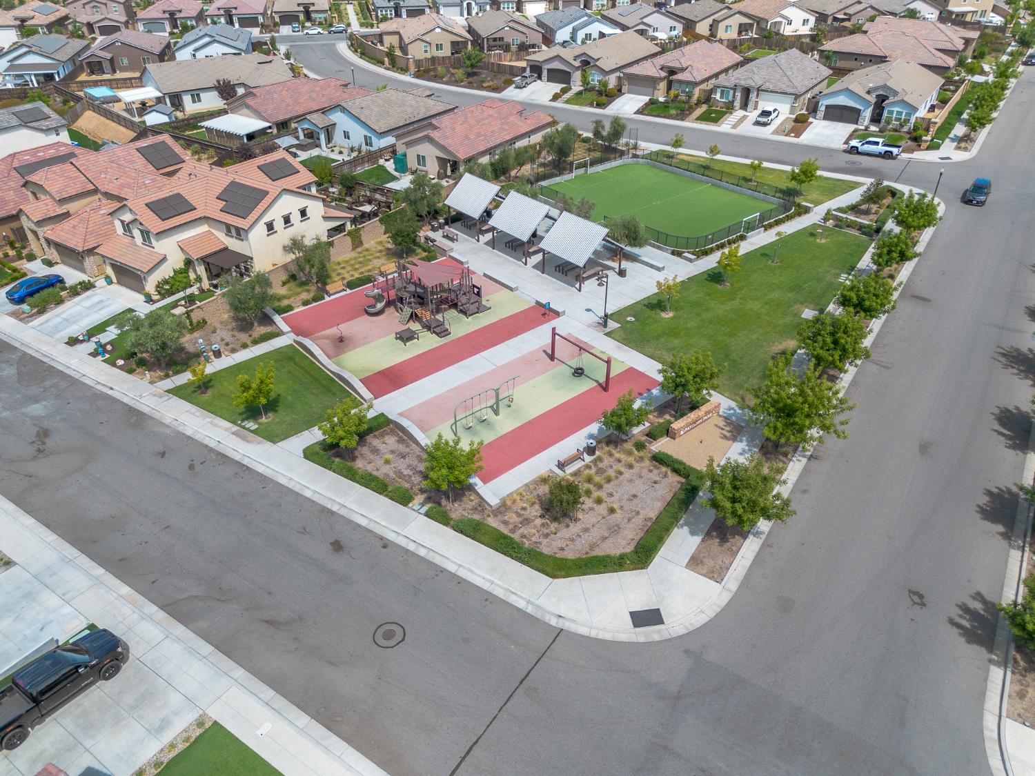 572 Pinnacle Dr W, Madera, CA 93636