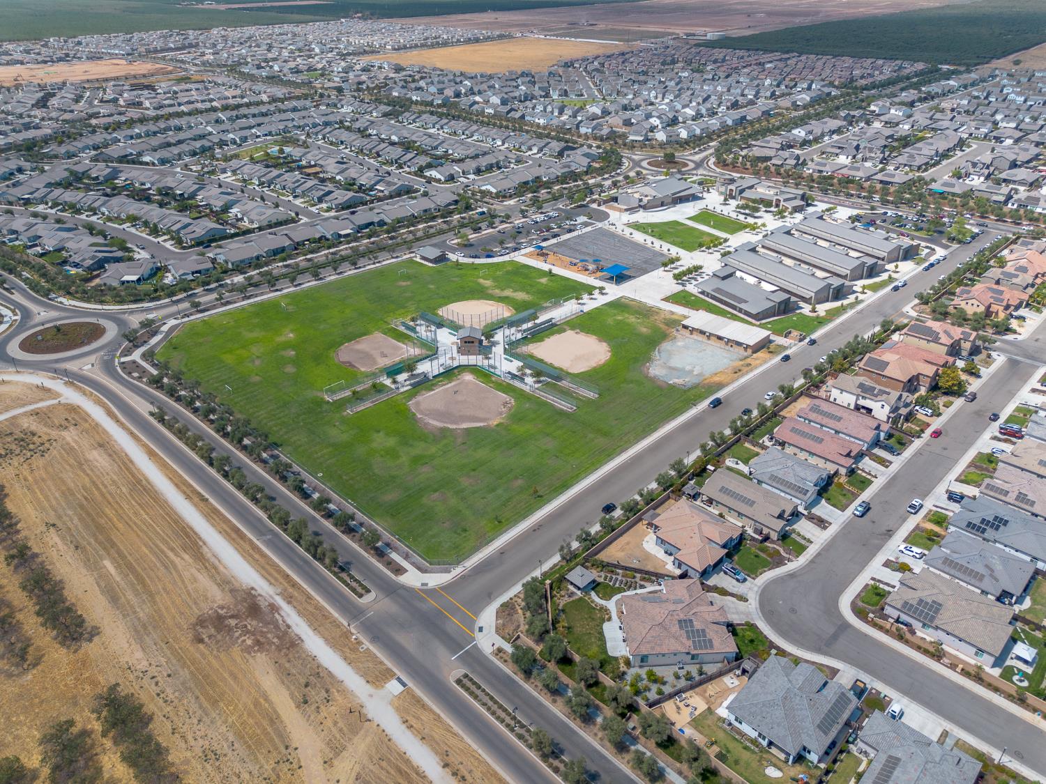 572 Pinnacle Dr W, Madera, CA 93636