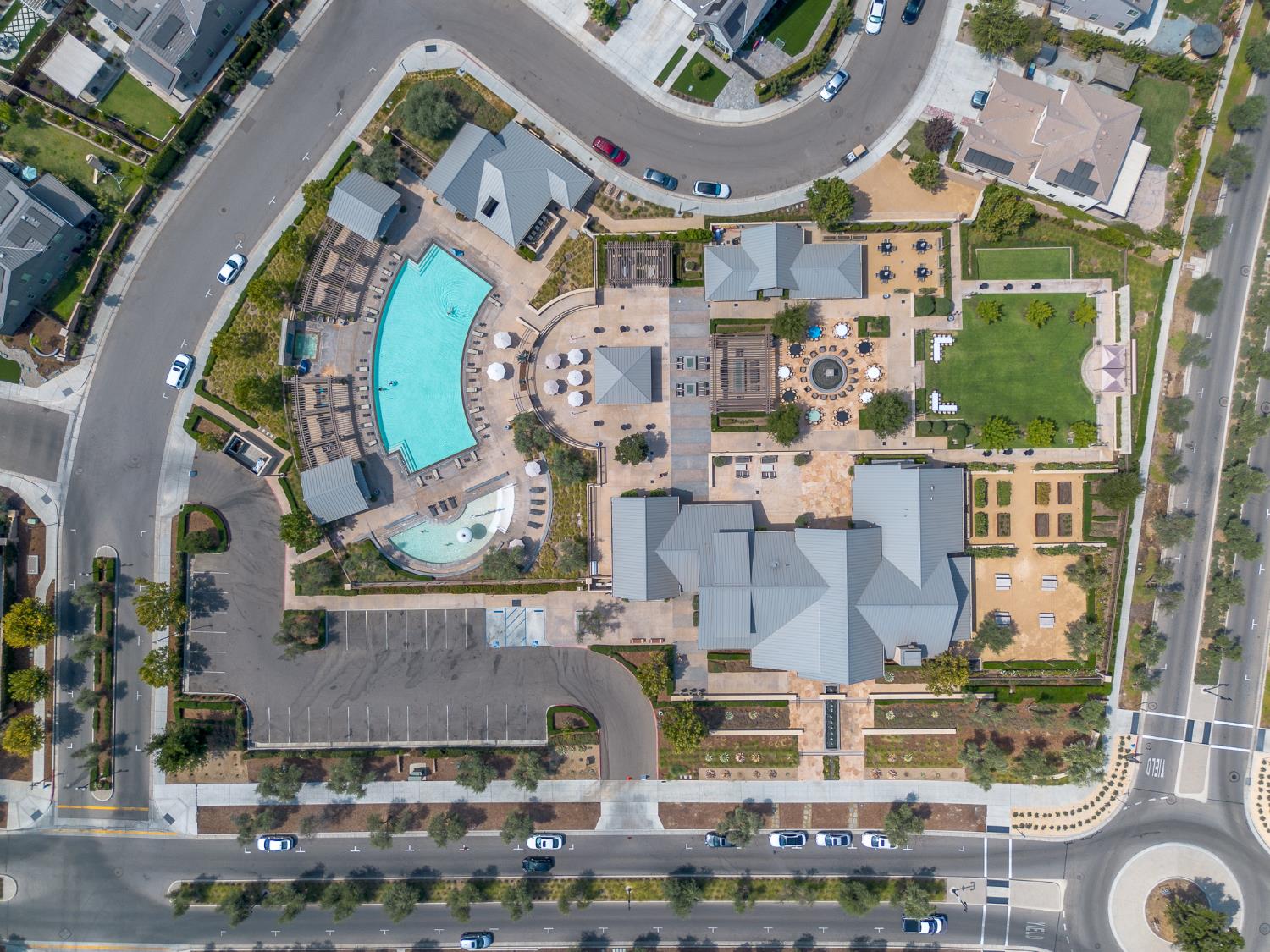 572 Pinnacle Dr W, Madera, CA 93636