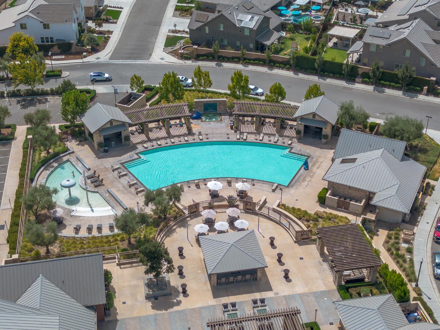 572 Pinnacle Dr W, Madera, CA 93636