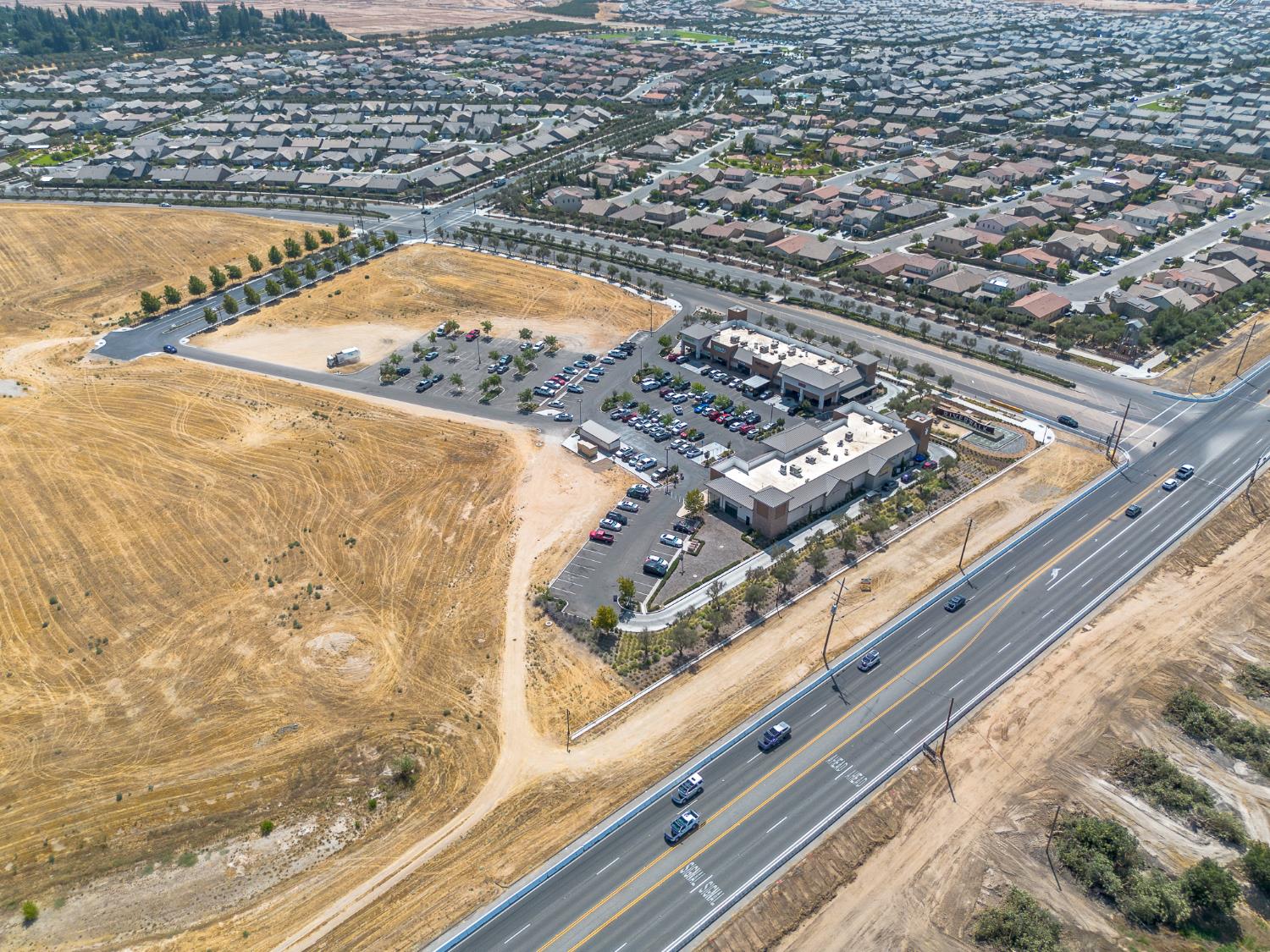 572 Pinnacle Dr W, Madera, CA 93636