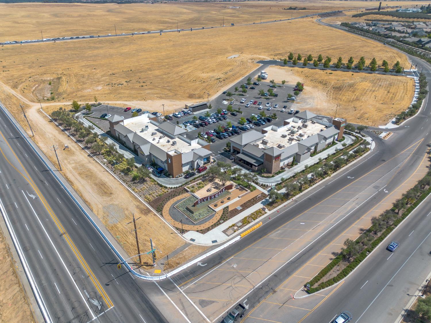 572 Pinnacle Dr W, Madera, CA 93636