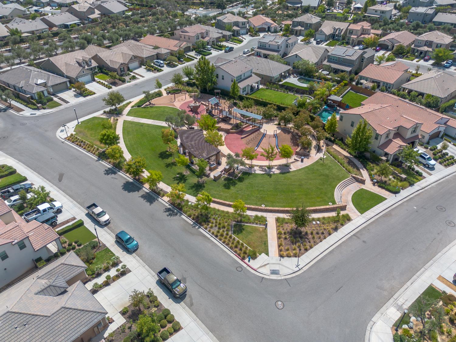 572 Pinnacle Dr W, Madera, CA 93636