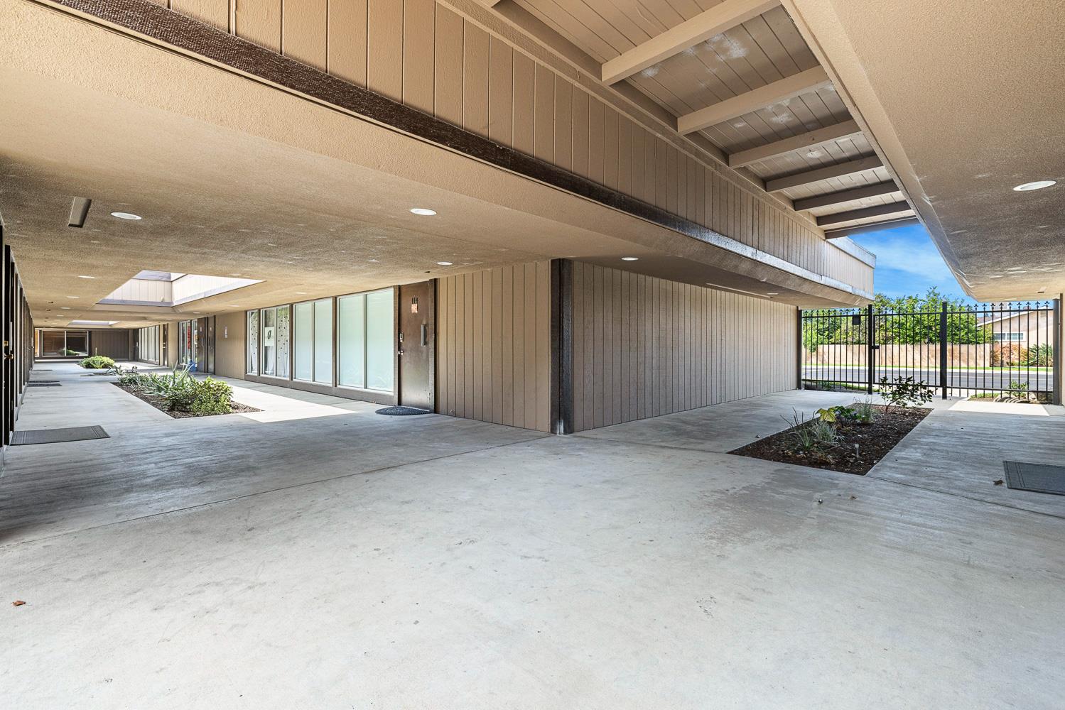 1629 Pollasky Ave, Clovis, CA 93612