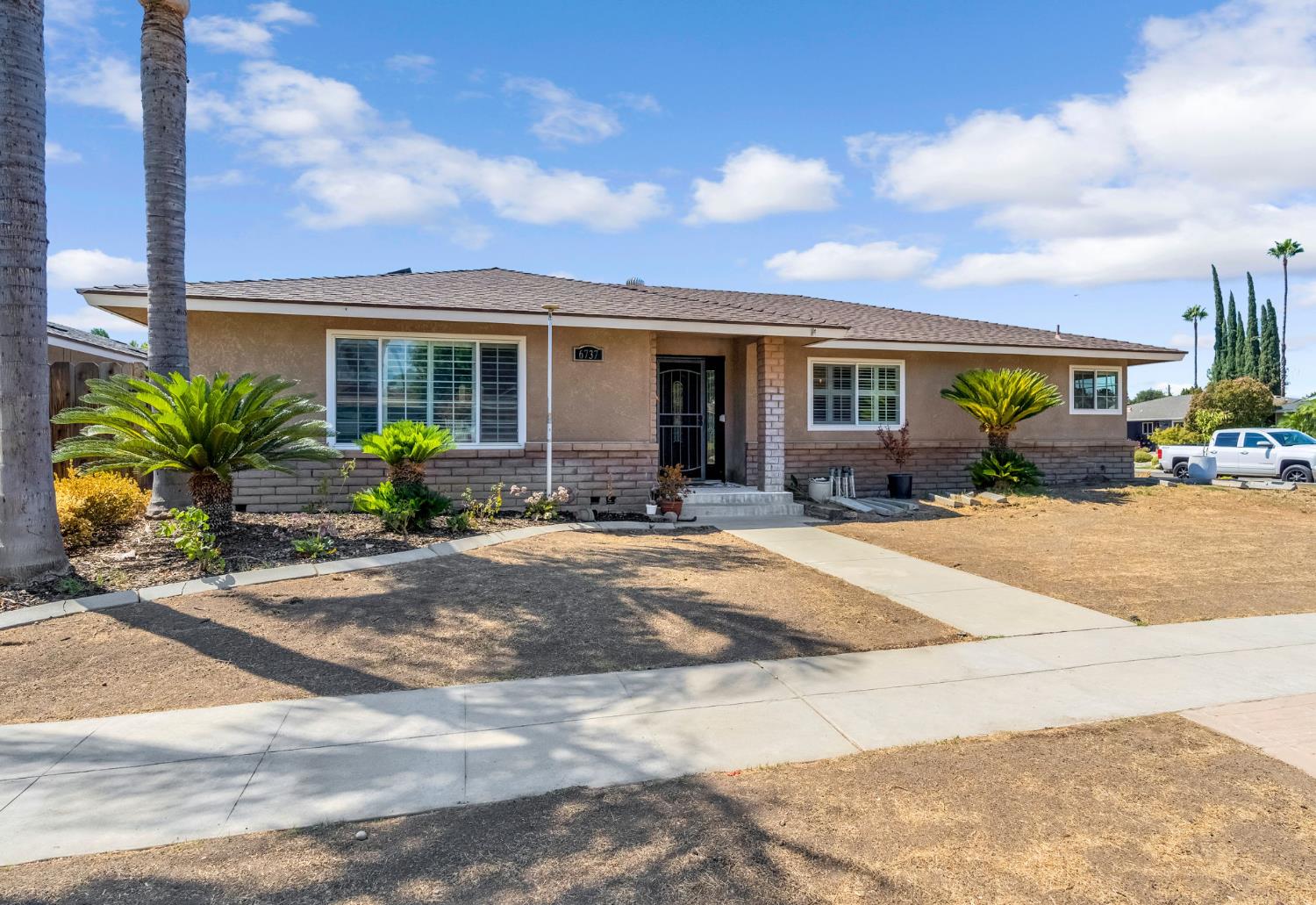 6737 N Harrison Ave, Fresno, CA 93711