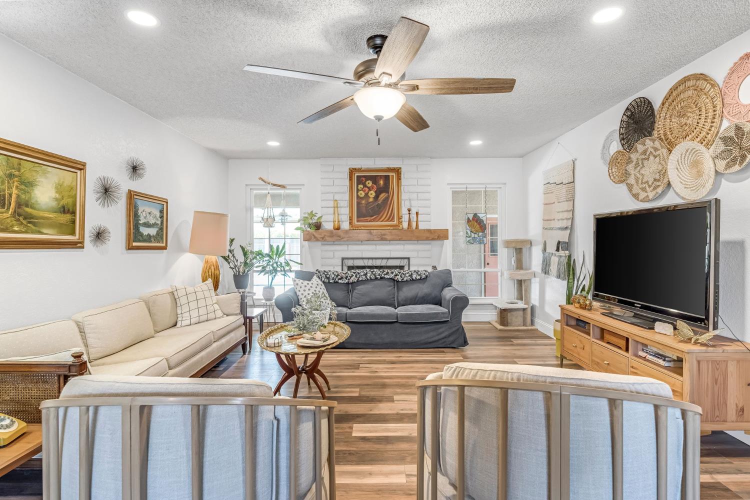 6737 N Harrison Ave, Fresno, CA 93711