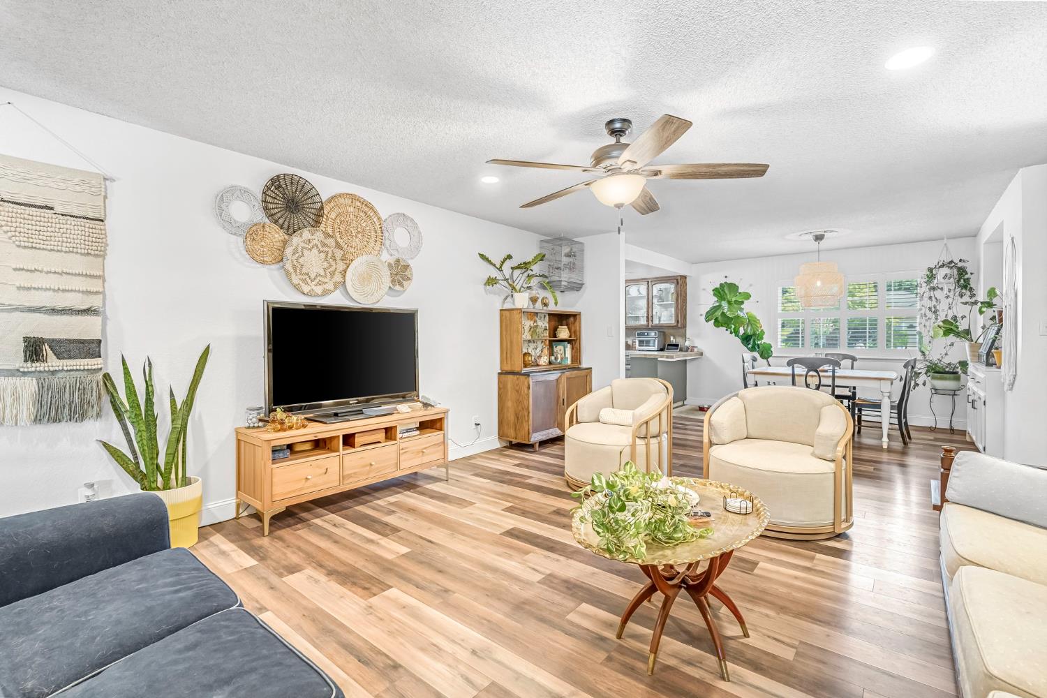 6737 N Harrison Ave, Fresno, CA 93711