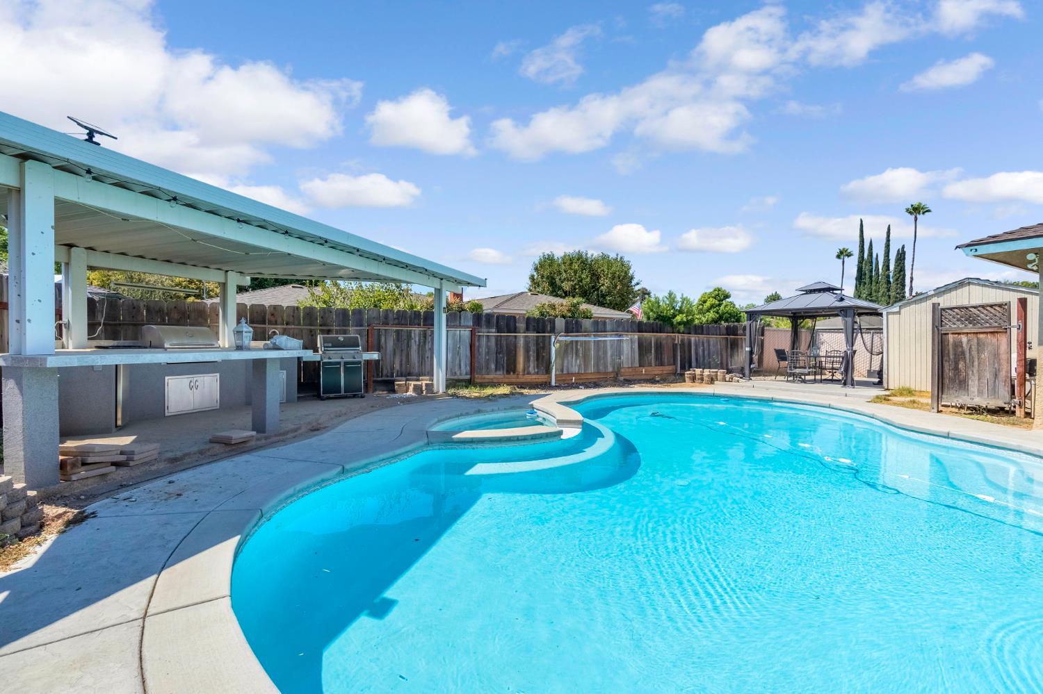 6737 N Harrison Ave, Fresno, CA 93711