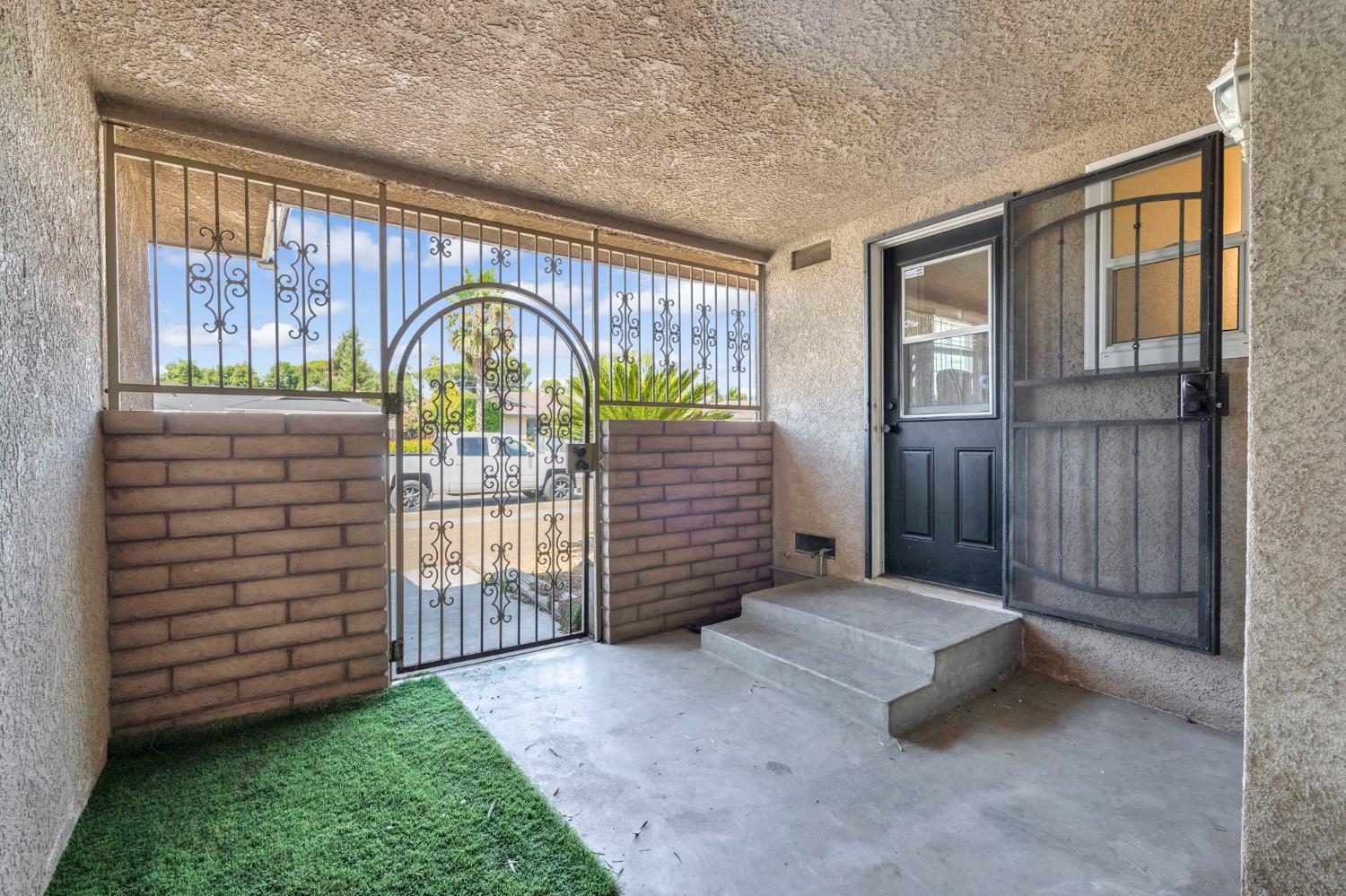 6737 N Harrison Ave, Fresno, CA 93711