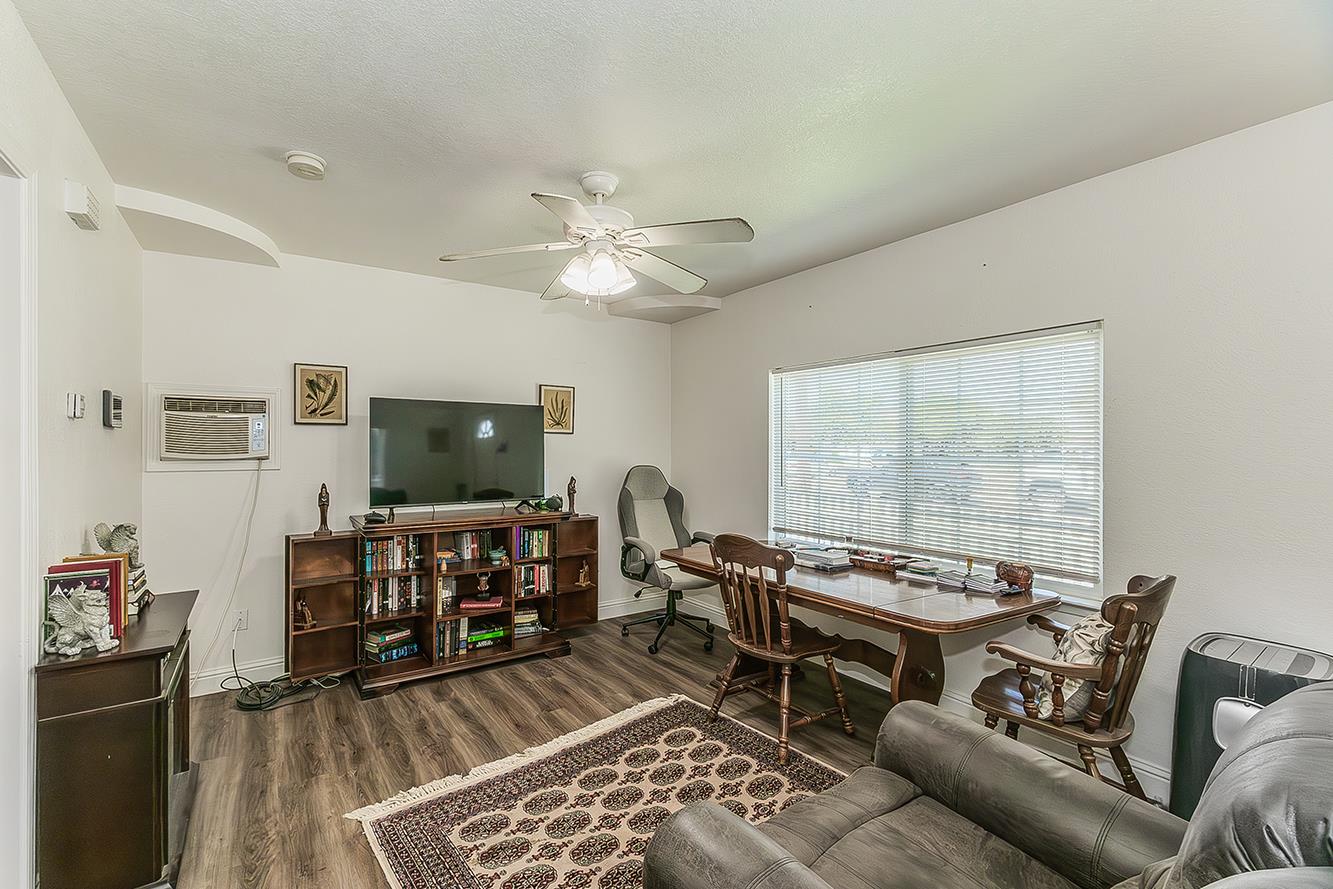 1517 Stillman St, Selma, CA 93662