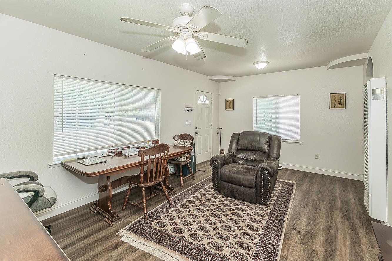 1517 Stillman St, Selma, CA 93662