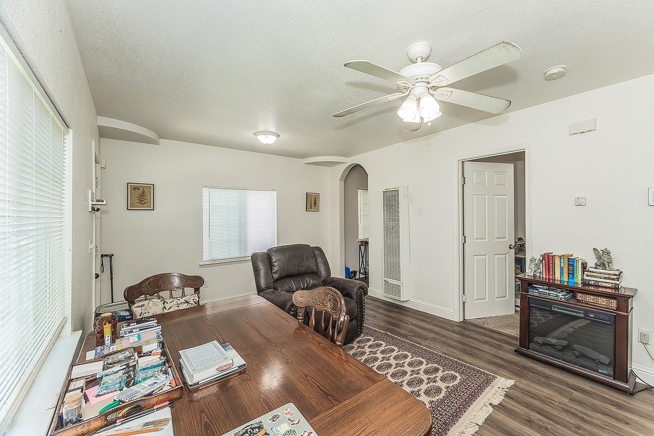 1517 Stillman St, Selma, CA 93662