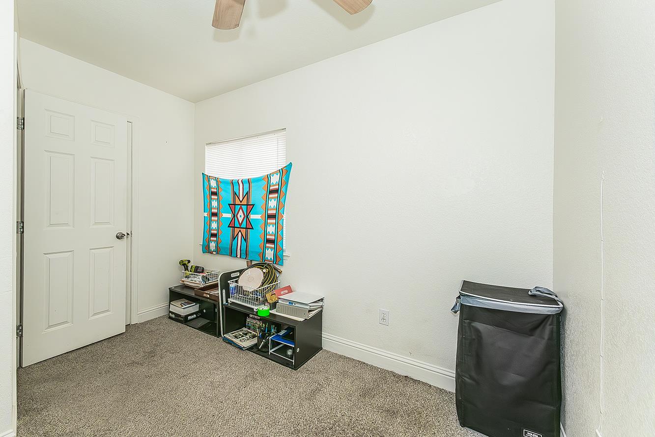 1517 Stillman St, Selma, CA 93662