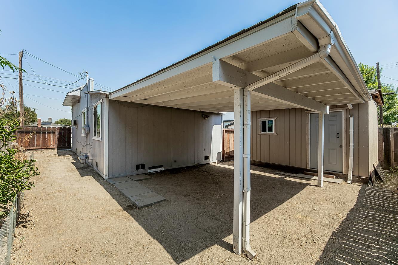 1517 Stillman St, Selma, CA 93662