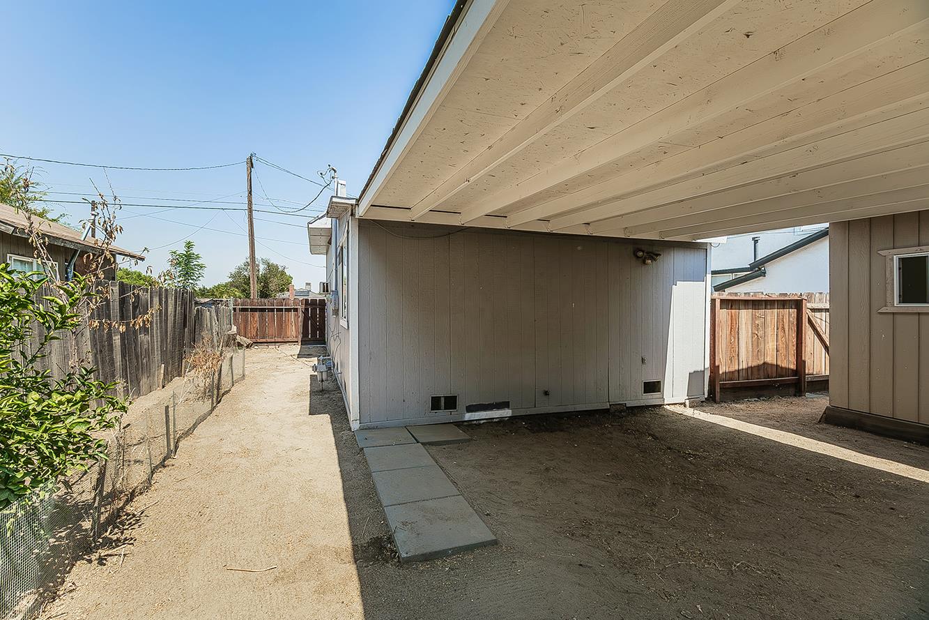 1517 Stillman St, Selma, CA 93662