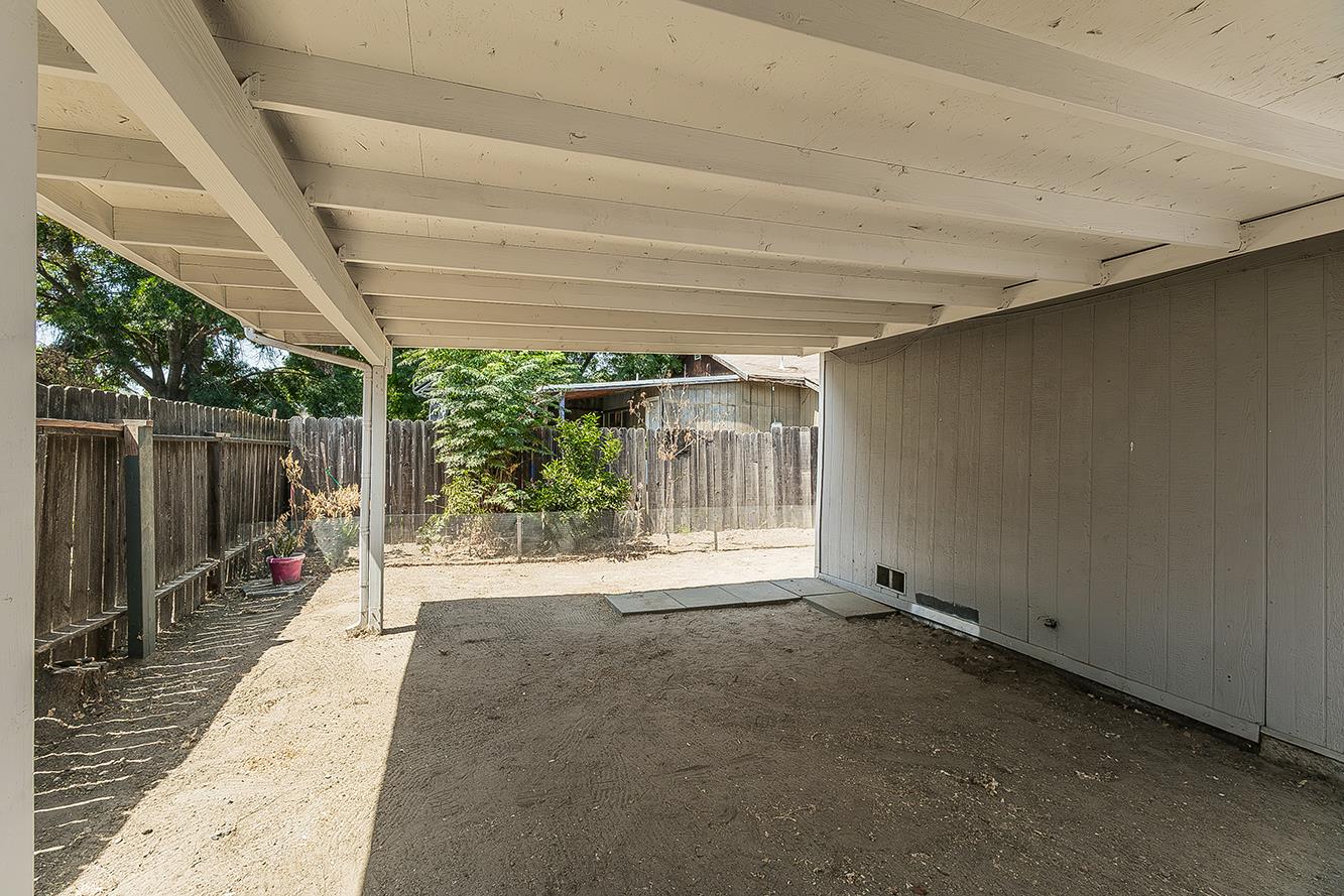 1517 Stillman St, Selma, CA 93662