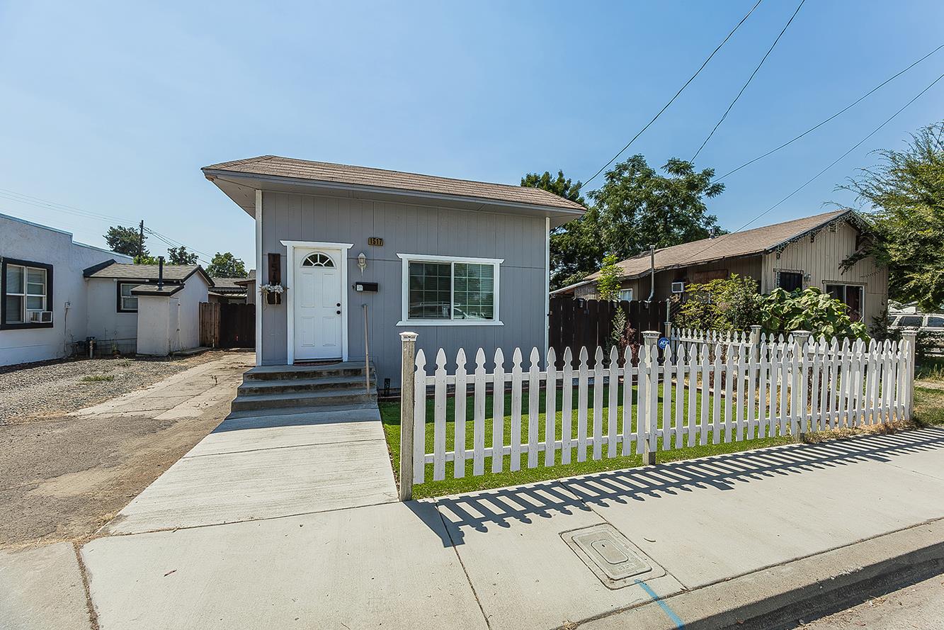 1517 Stillman St, Selma, CA 93662