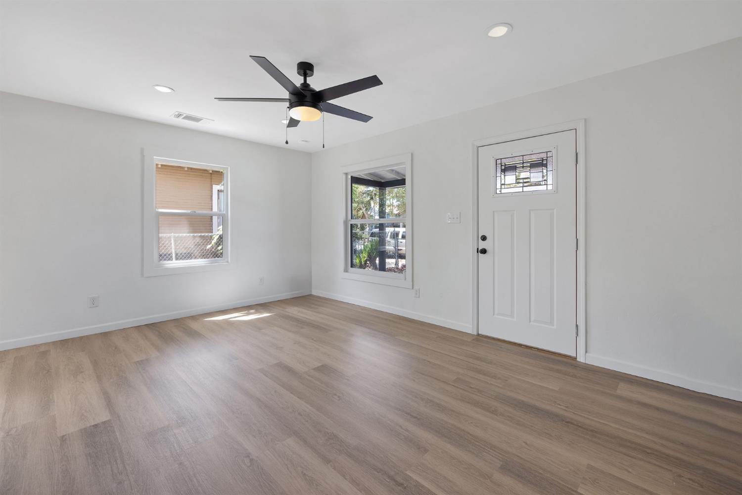 2261 S Nicholas Ave, Fresno, CA 93706