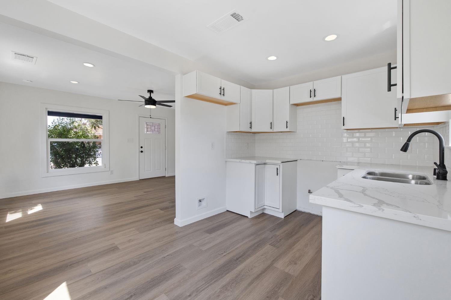 2261 S Nicholas Ave, Fresno, CA 93706