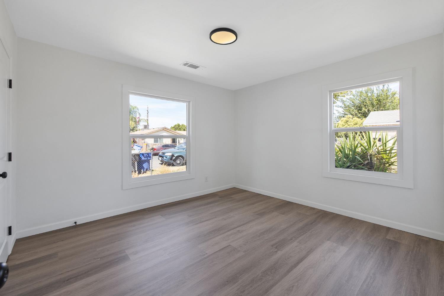 2261 S Nicholas Ave, Fresno, CA 93706