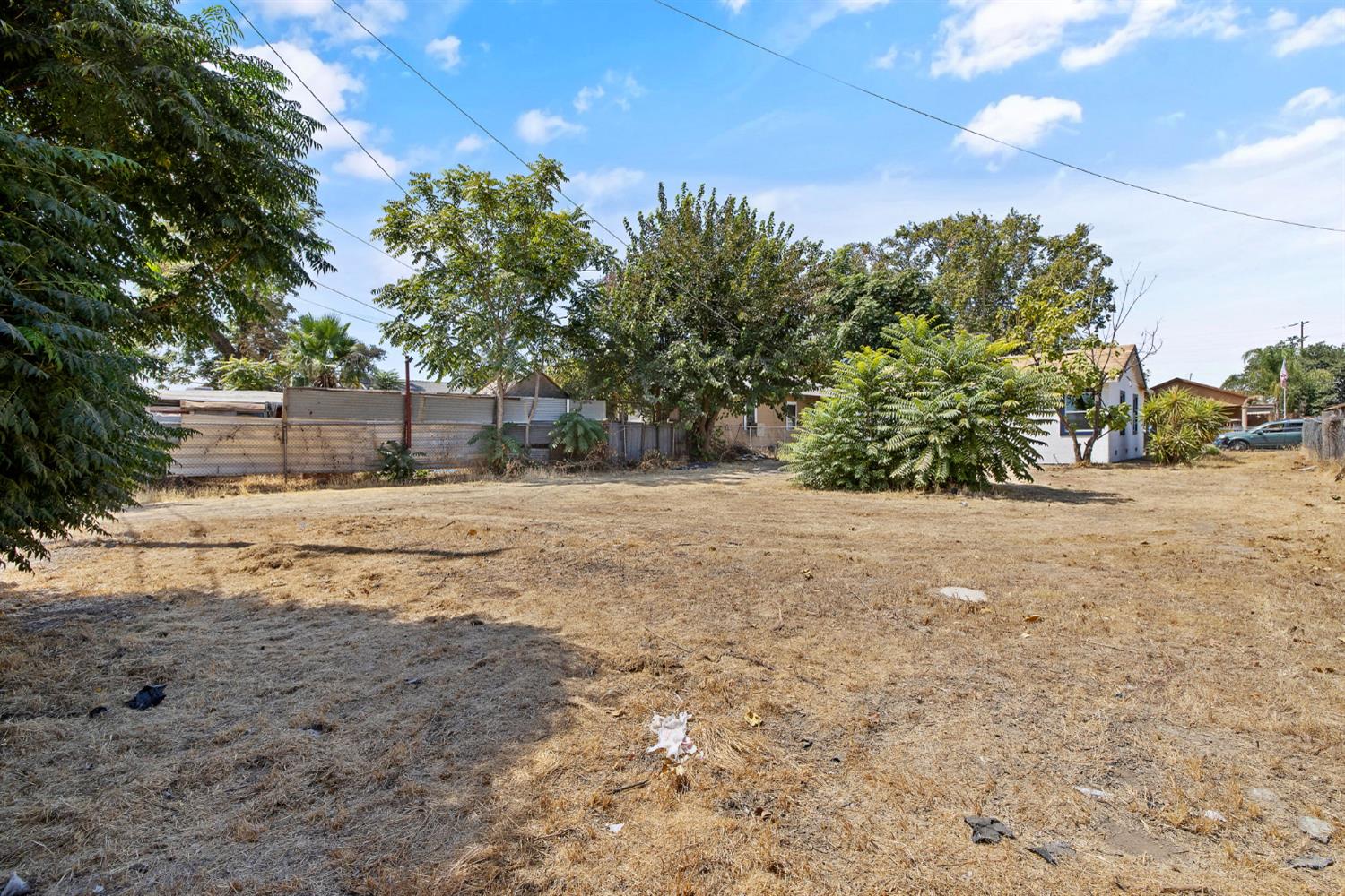 2261 S Nicholas Ave, Fresno, CA 93706