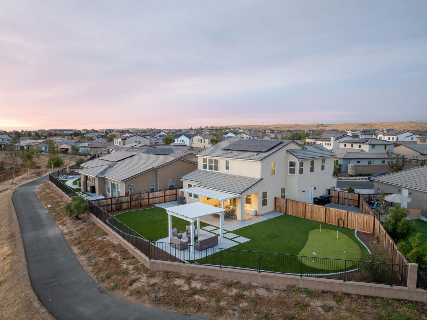 988 Horizon Dr, Madera, CA 93636