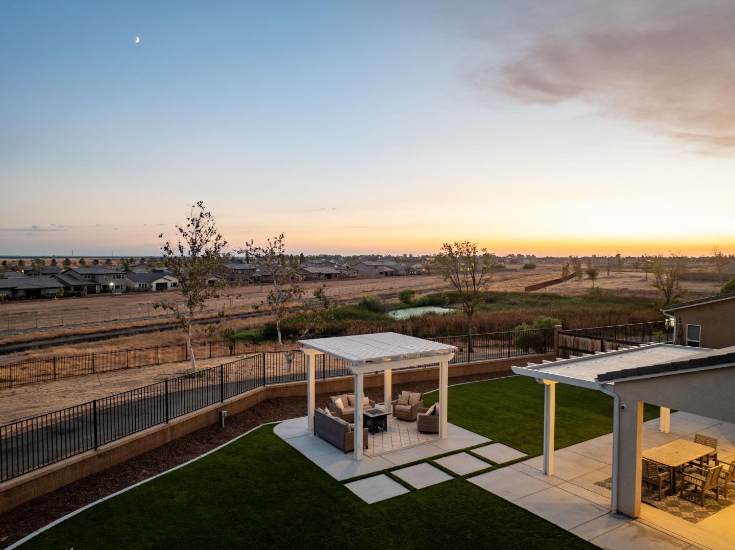 988 Horizon Dr, Madera, CA 93636