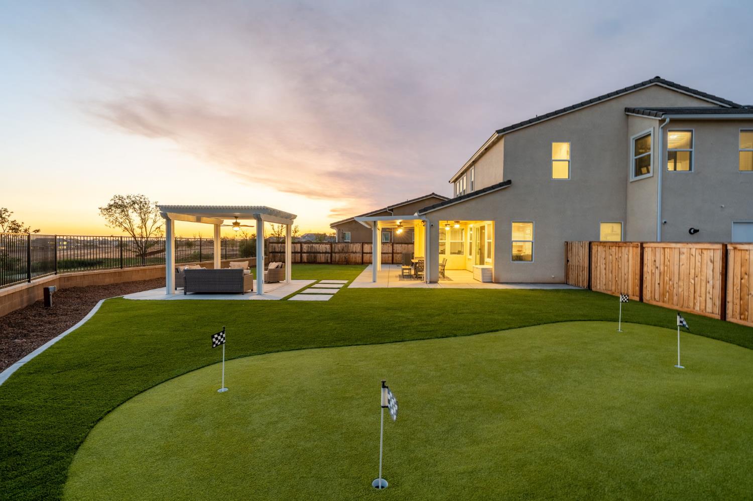 988 Horizon Dr, Madera, CA 93636