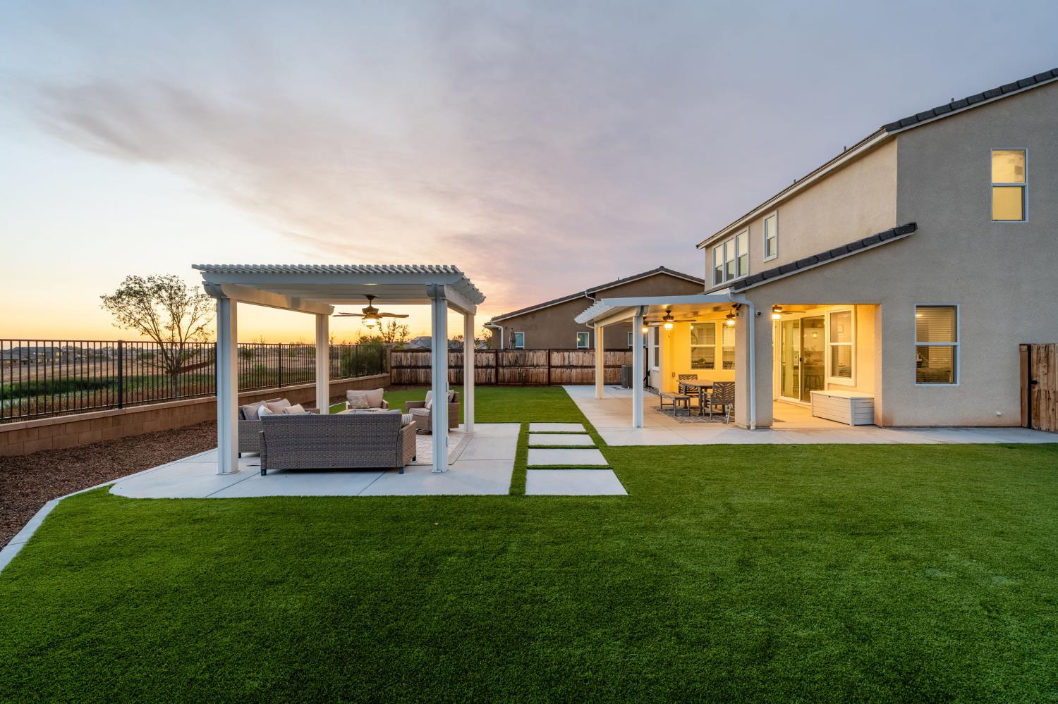 988 Horizon Dr, Madera, CA 93636