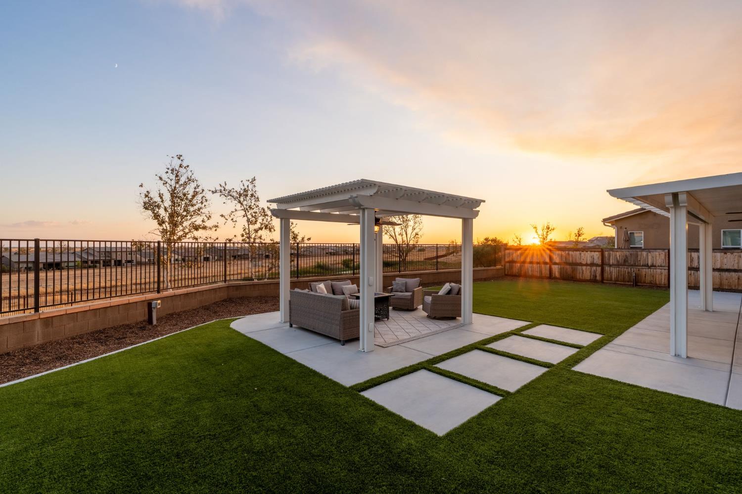 988 Horizon Dr, Madera, CA 93636