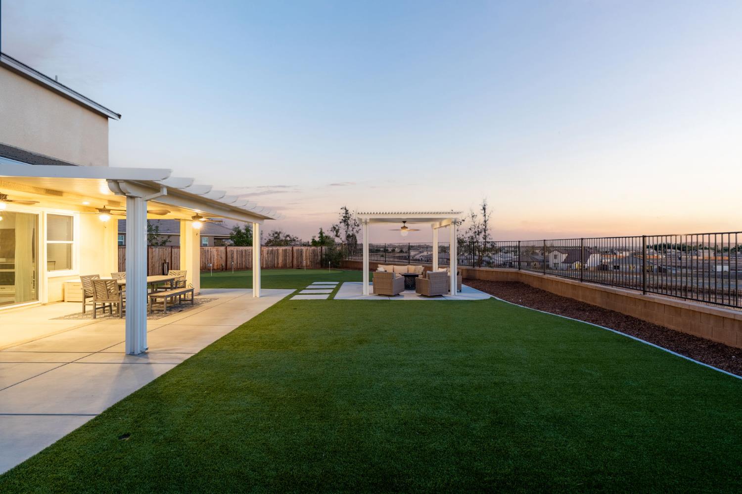 988 Horizon Dr, Madera, CA 93636