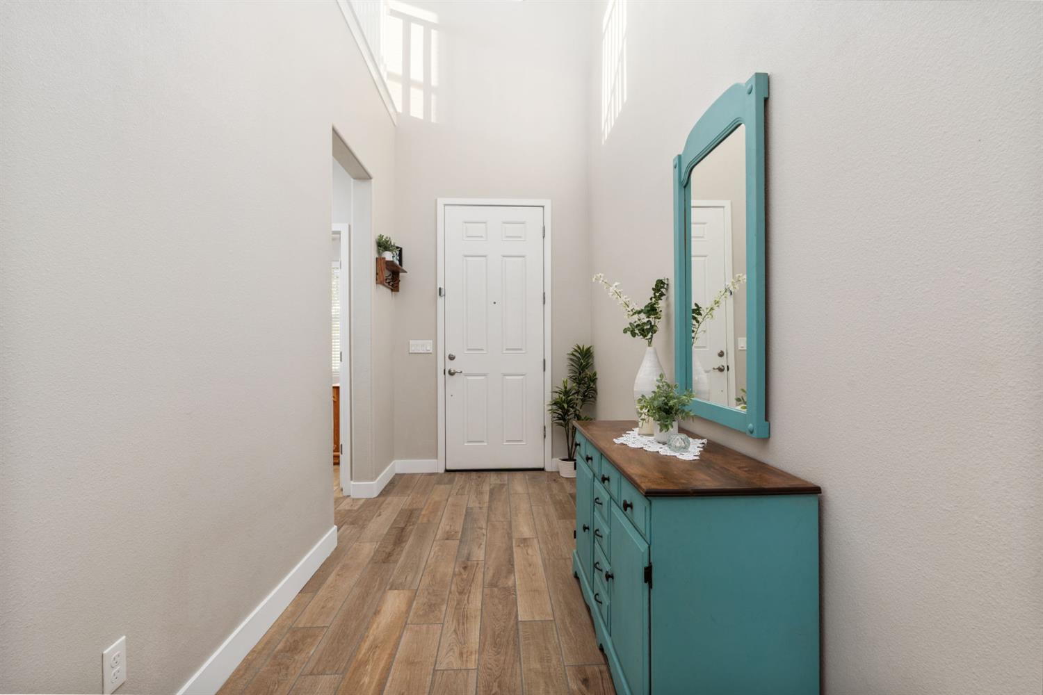 988 Horizon Dr, Madera, CA 93636