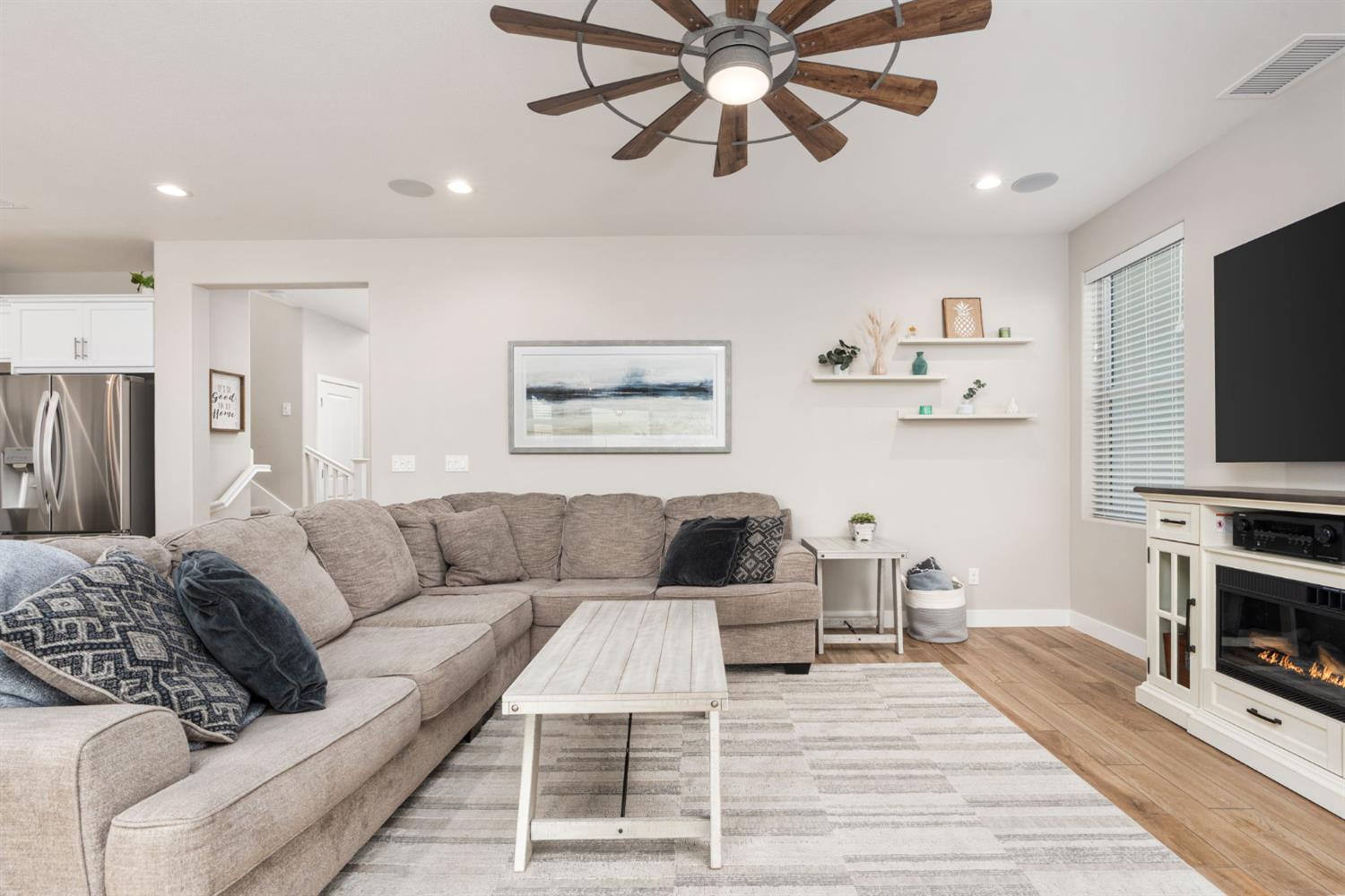 988 Horizon Dr, Madera, CA 93636