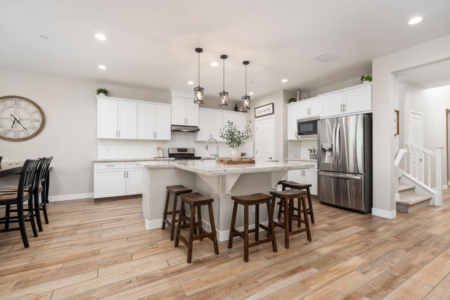 988 Horizon Dr, Madera, CA 93636