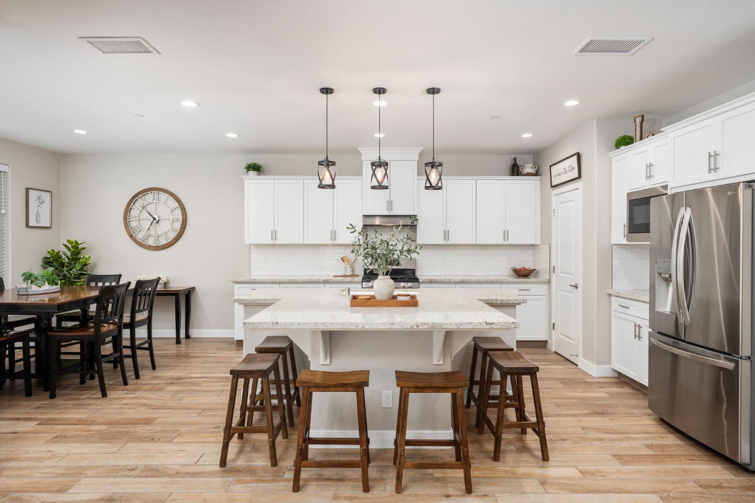 988 Horizon Dr, Madera, CA 93636